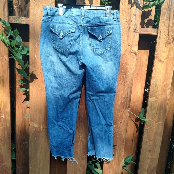 Simply Vera Wang Straight Size 14 Distressed Jeans! - Picture 9 of 14